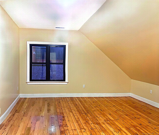 Building Photo - 376 N Main St