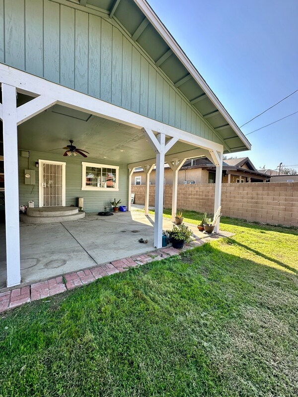 Building Photo - 1421 E Olive Ave