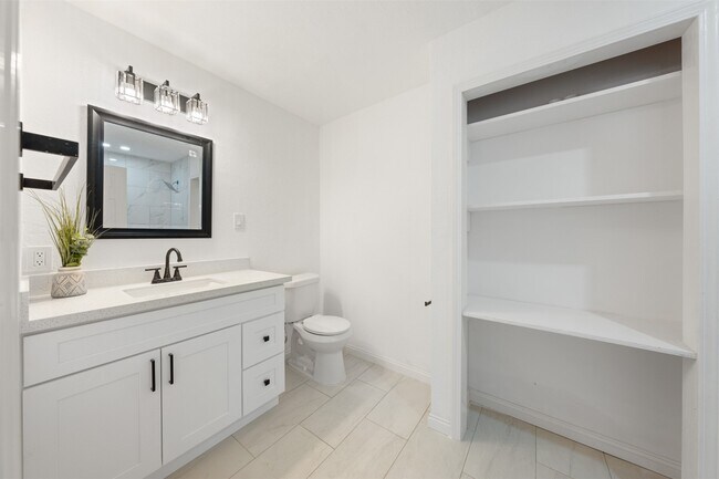 Building Photo - 4356 Phlox St