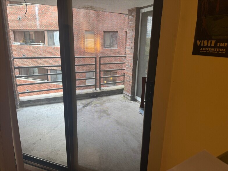 Building Photo - 153 Kelton St