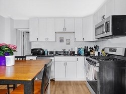 Building Photo - 190 Emerson St