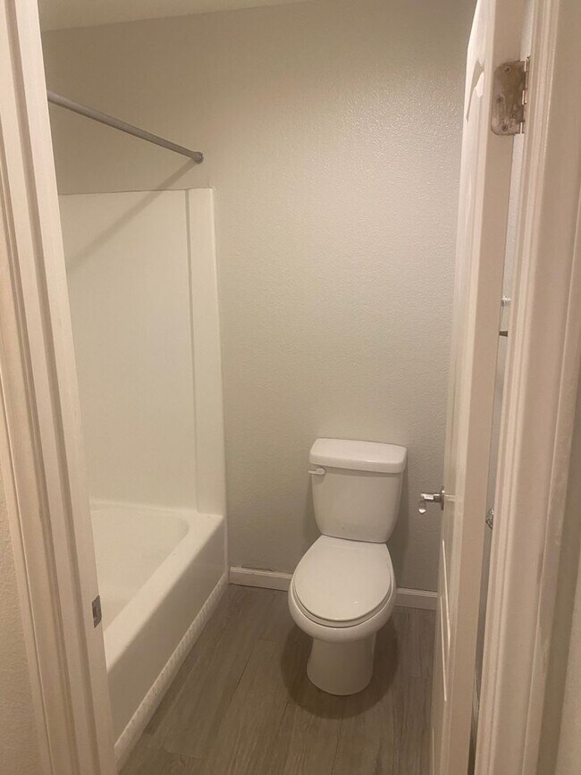 Building Photo - Santa Ana Junior 1 Bedroom 1 Bath Condo - Ground Floor - Gated - Pool/Spa