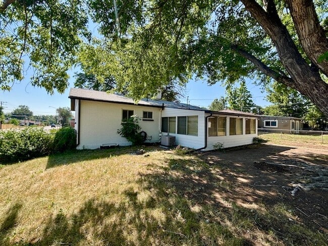 Building Photo - South Denver Brick Ranch