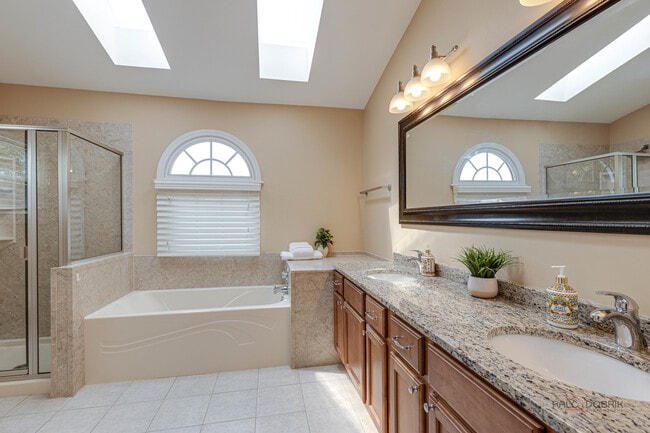 Building Photo - 285 Stanton Dr