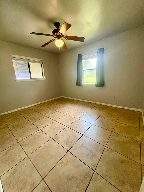 Building Photo - 326 Briarwood Dr