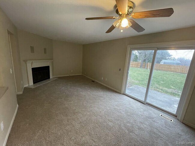 Building Photo - 8484 Pepper Ridge Dr