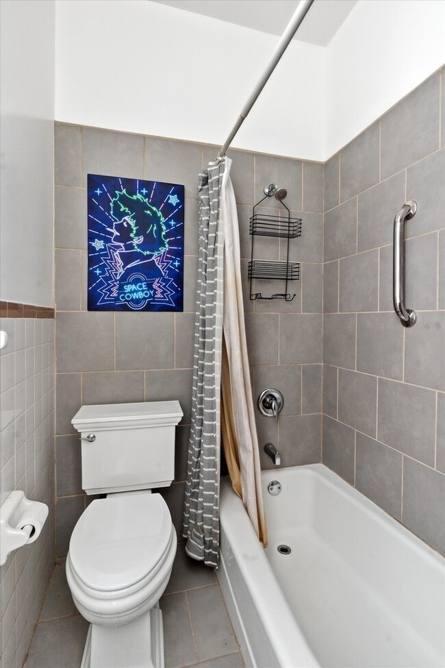 Building Photo - 5739 N Winthrop Ave