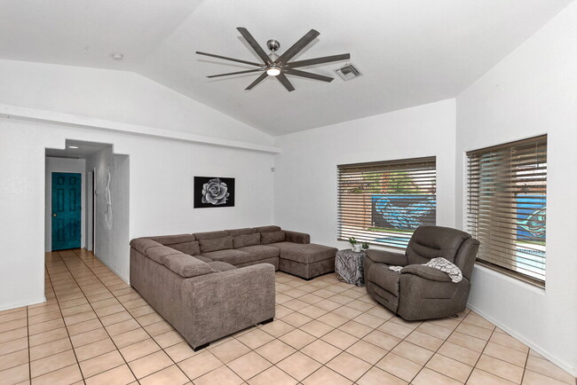 Building Photo - "3-Bedroom, 2-Bathroom Solar Home with a Pool in Mesa Del Sol!"