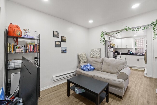 Primary Photo - 477 Mercer St