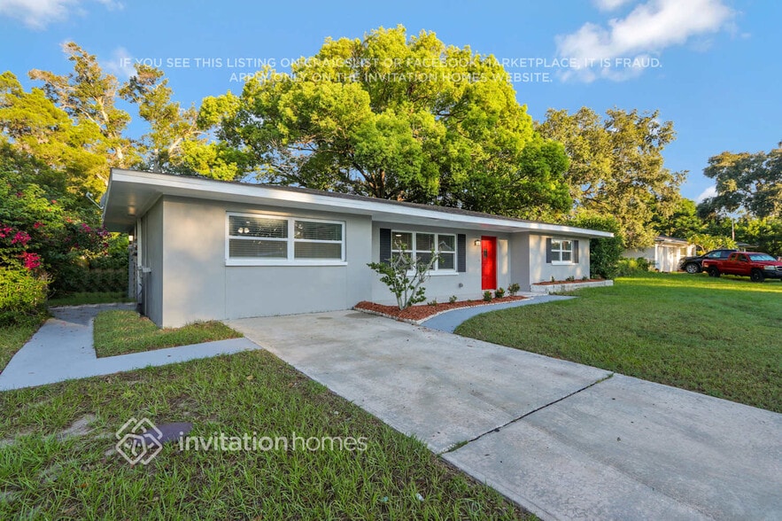 Building Photo - 1938 Summit Dr