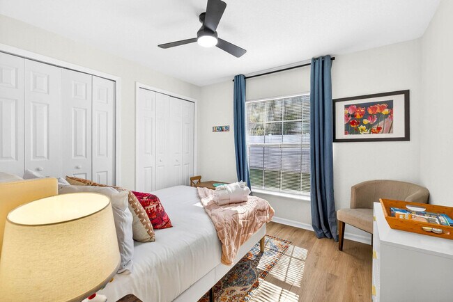 Building Photo - 310 W Warren Ave