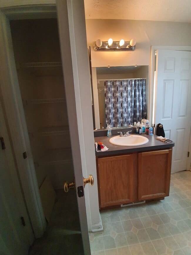 Building Photo - 16515 Lipton Ave