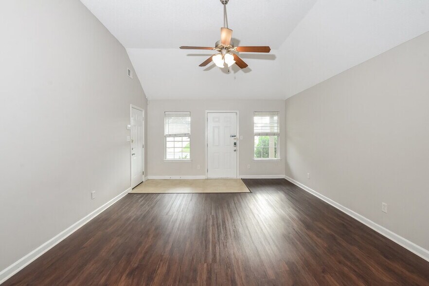 Building Photo - 7086 Crape Myrtle Dr