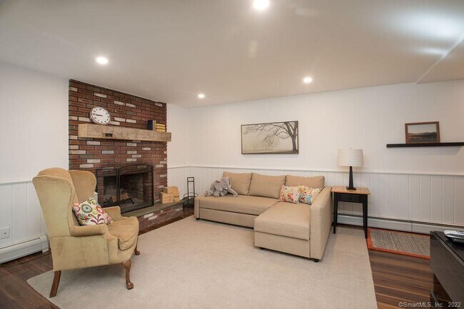 Building Photo - 49 Benton Hill Rd