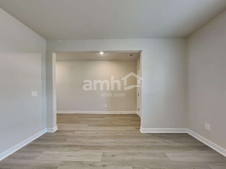 Building Photo - 210 Granby Trl