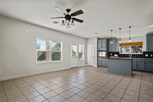 Building Photo - 2123 Enchanted Park Ln