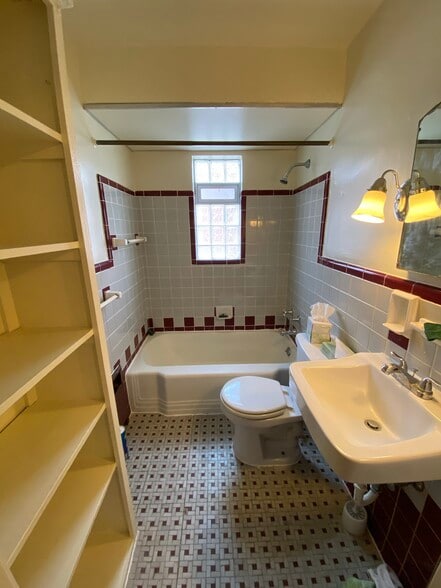 Building Photo - 6842 Montgomery Rd