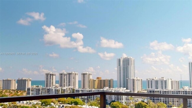 Building Photo - 2500 Parkview Dr