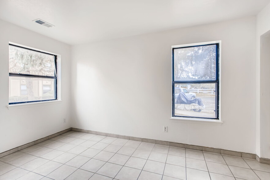 Building Photo - 225 E 8th Ave