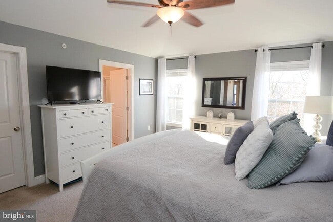 Building Photo - 326 W Hamlin Ave