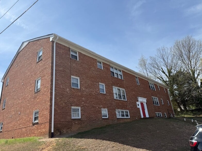 Building Photo - Highland Heights 138