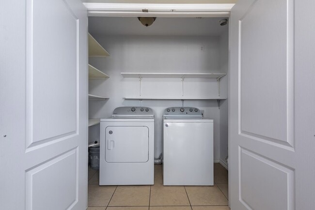 Building Photo - 2677 Fox Cove Drive