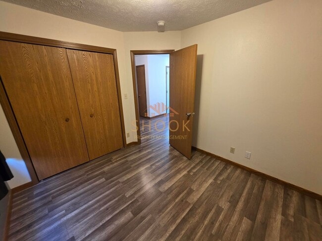 Building Photo - 3BR/2BA in East Side Lexington Farms!
