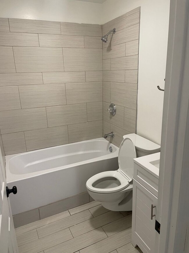 Building Photo - Renovated Home in Miller Area