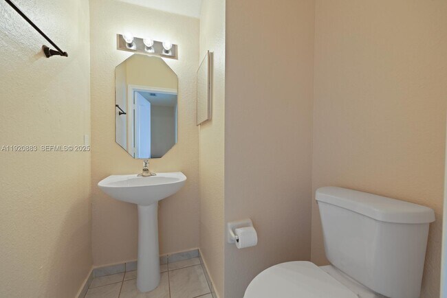 Building Photo - 8521 SW 214th Terrace