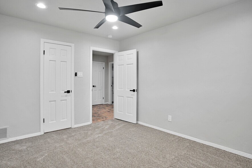 Building Photo - 3811 63rd Dr