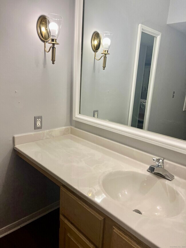 Building Photo - 523 Old Pond Ln