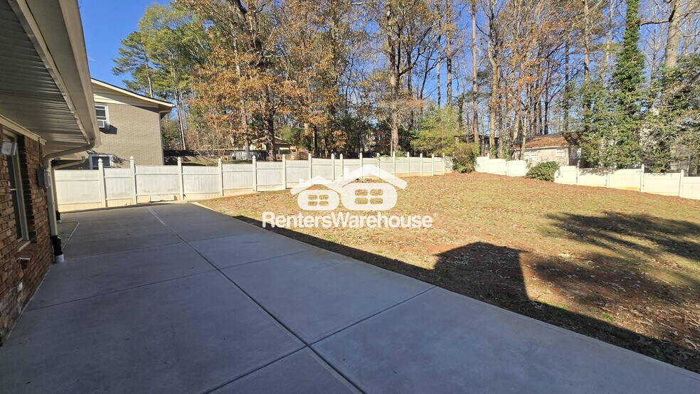 Building Photo - 3582 Cloudland Dr