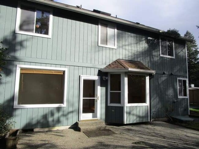 Building Photo - 4 Bedroom, 2.5 Bathroom Artondale area home