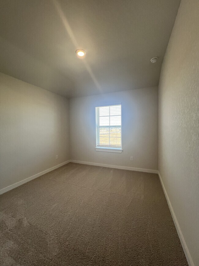 Building Photo - 14438 Inspiration Pt