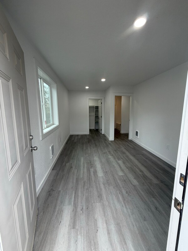 Building Photo - 4975 Breanna Ln NE