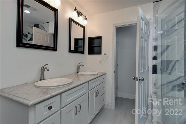 Building Photo - 517 Chadmore S Dr