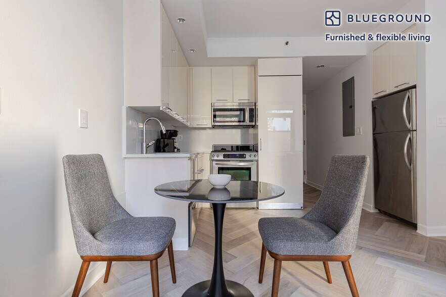 Building Photo - 49 E 34th St