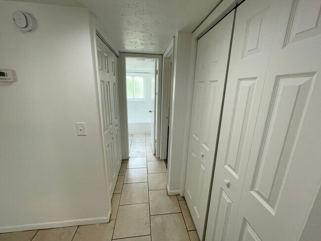 Building Photo - The Grove Floor Plan- Updated 2BD, 1BTH