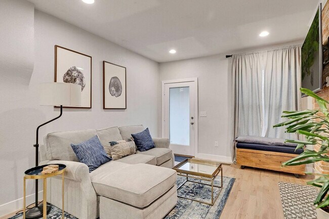 Primary Photo - 3022 California St