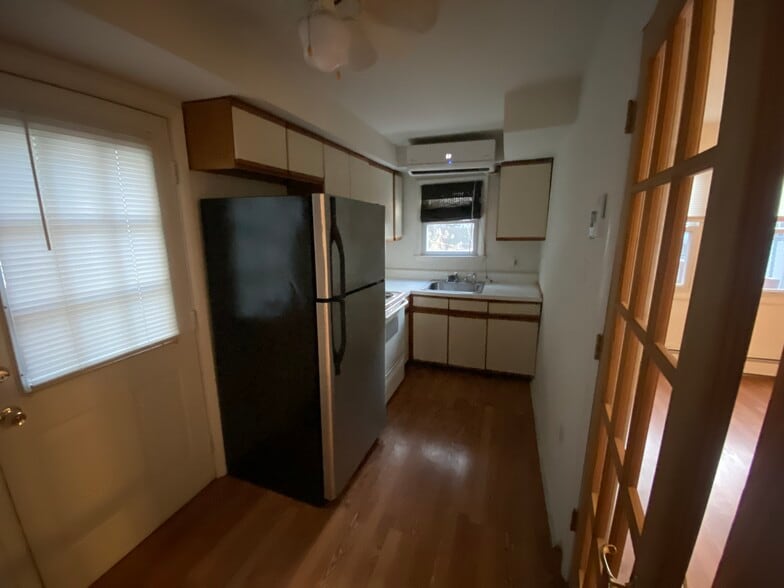 Primary Photo - 144 Farnsworth Ave