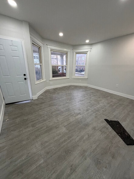 Building Photo - 162 Renner Ave