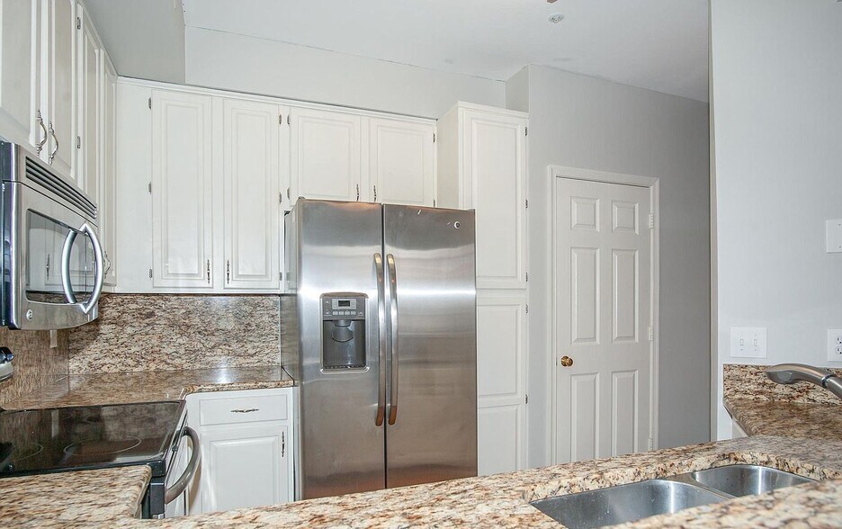 Building Photo - 6954 Ellingham Cir