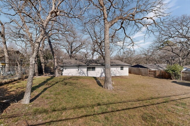 Building Photo - Charming 3-Bed Near TCU