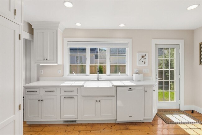 Building Photo - 11 Friendship Ln