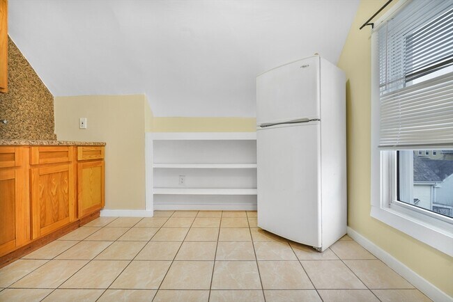 Building Photo - 94 Rockland St