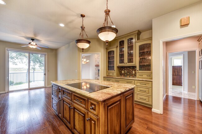 Building Photo - 6533 Chesbro Cir