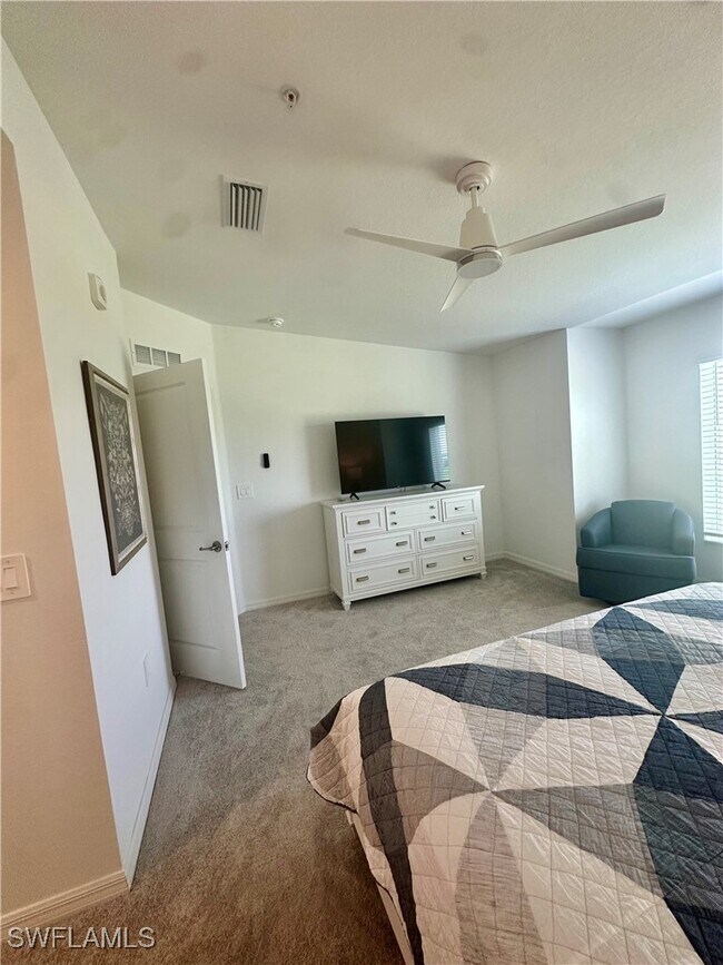 Building Photo - 15265 Grn Acrs Ave