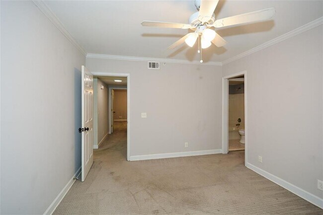Building Photo - 607 Lismore SE