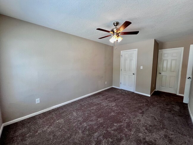 Building Photo - Gorgeous fully renovated 4 bedroom home in...