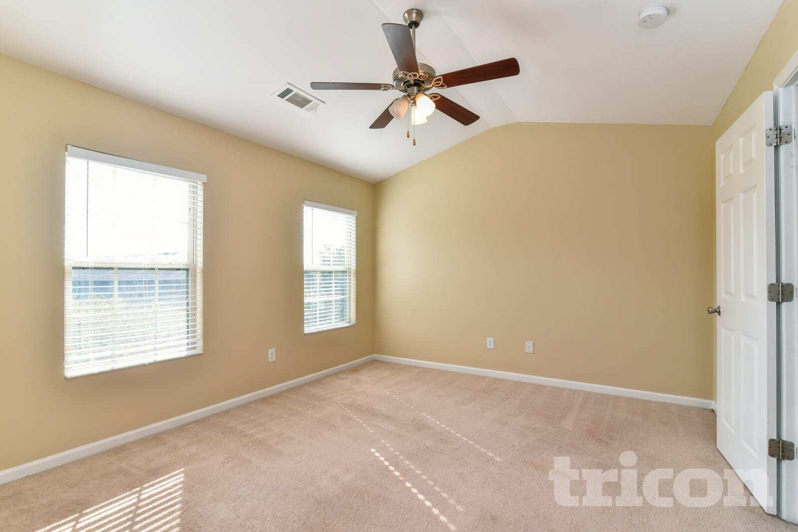 Building Photo - 1470 Knights Trail